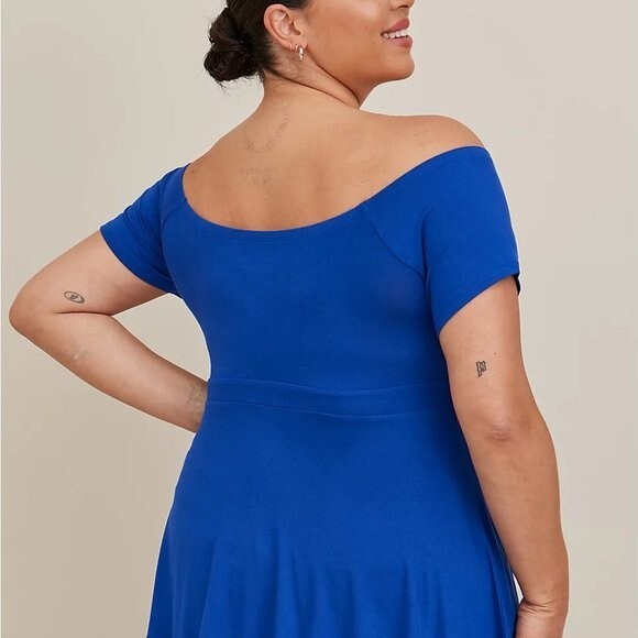 NWT Torrid 1X Blue Babydoll Super Soft Tie-Front Off-Shoulder Top Size 14-16 - Picture 2 of 6